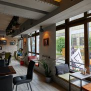 Middle Ground - фото 4