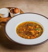 Суп с лесными грибами с беконом, гренками из хлеба со сметаной (250/30/15 г)