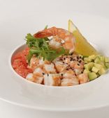 Салат-коктейль с авокадо, тигровыми креветками и грейпфрутом (190/20 г)