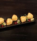 Камамбер с малиновым соусом (165/35 г)