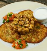 Драники с жареными белыми грибами (240/150/50/20 г)