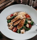 Цезарь с курицей (240 г)