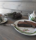 Poppy Seed Pie with Tea