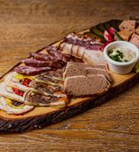 Assorted Traditional Meat Delicacies (525 g)