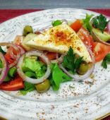 Салат «Греческий» с жареной брынзой (255/3 г)