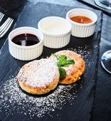 Syrniki with Sour Cream and Jam (220 g)