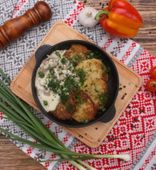 Драники на сковородке со сметанкой (240/80 г)