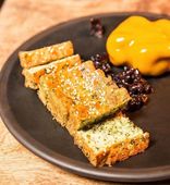 Куриный паштет с луковым мармеладом и бриошь со шпинатом (200/80/42 г)