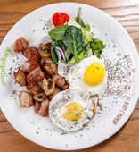 Podzharka with Potatoes and Fried Eggs (180/80/50 g)