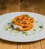 Draniki with Spicy Salmon and Mint Mousse (210/20/6 g)