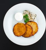 Belarussian potato pancakes (draniki) with mushrooms (1/250 g)