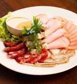 Закуска мясная Медвежья трапеза (250/30/30/2 г)