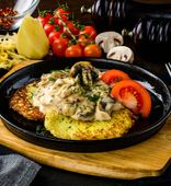 Драники с курицей и грибами (150/150/40/1 г)