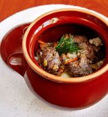 Beef Hot-Pot with Pearl Barley, Stewed with Potherbs in a Pot (300 g)