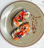 С лососем, креметте и каперсами (140 г)