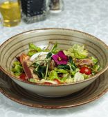 С тунцом и яйцом пашот (300 г)