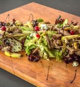 Салат с уткой, грушей и голубым сыром (235 г)
