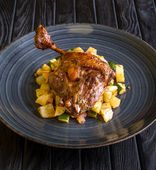 Утиная ножка с картофелем и овощами (150/200 г)