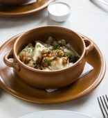 Handmade Pelmeni with Sour Cream and Shkvarki (250/50/50/2 g)
