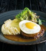 Бифштекс c яйцом и картофельным пюре (80/50/150/50/15 г)