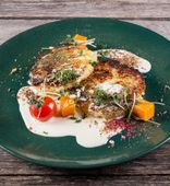 Картофельные колдуны с соусом из ветчины (270/60/50/30 г)