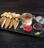 Дуэт паштетов из куриного филе и печени (210/60/100 г)