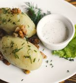 Zeppelins with Meat and Sour Cream Sauce (300/60/60/2 g)