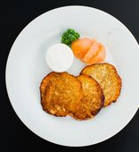 Belarussian potato pancakes (draniki) with smoked salmon (1/230 g)