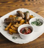 Homemade Sausages with Fried Potatoes (150/150/20/50/50 g)