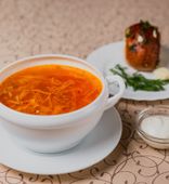 Борщ с пампушкой (250/20/50 г)