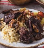 Beef cheeks with potato lump (190/180/130/50/90 g)