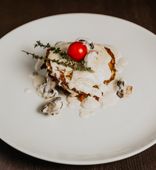 Драники с медальонами из свинины и шампиньонами (150/290/5 г)
