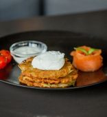Potato pancakes with marinated salmon and poached egg (200/60/40/50 g)