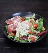 Салат с ветчиной Прошутто, грушей и фенхелем (235 г)