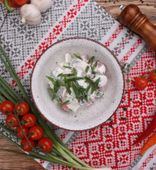 Овощной салат с домашней сметанкой (200 г)
