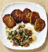 Драники с грибным соусом (200/100 г)