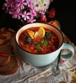 Солянка сборная мясная (300/50/20/15 г)