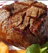 Фирменный стейк из говядины с клюквенным соусом (150/150/30 г)