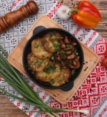 Драники на сковородке с зажаристыми шкварками (240/80 г)
