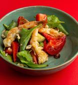 Салат с клубникой и креветками