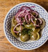 Green Tomato Salad with Red Onion and Garlic (190 g)