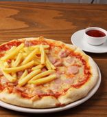 Пицца «KIDS» с сосисками и картофелем фри (475/30 г)