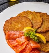Драники с малосольной семгой (250/100 г)