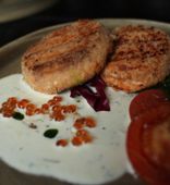 Red salmon and pike cutlets with caviar sauce (150/100/50 g)