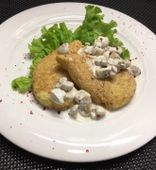 Potato Cutlets with Cabbage and Mushroom Sauce (265/135/10 g)
