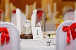 Акция «При заказе свадебного банкета – молодожёнам номер в подарок»