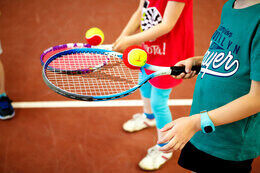 Акция «Уикэнд теннис: скидка 25% в выходные дни для детей 3+ и взрослых»