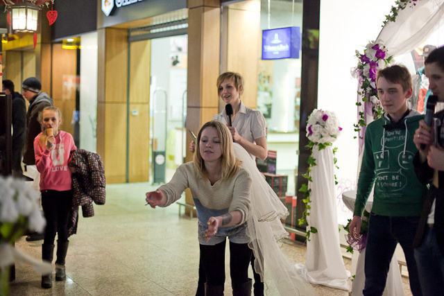 Магазин одежды People: «Хочу замуж и новое платье!», фото № 12