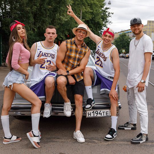 Открытие Monkey Brothers