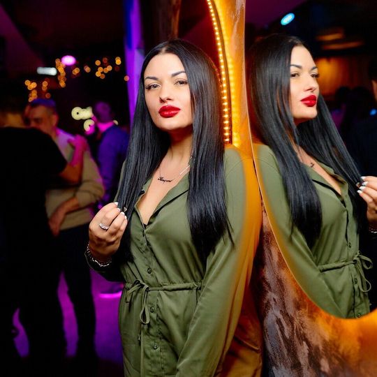 Пятница в кафе-баре «Есенин»